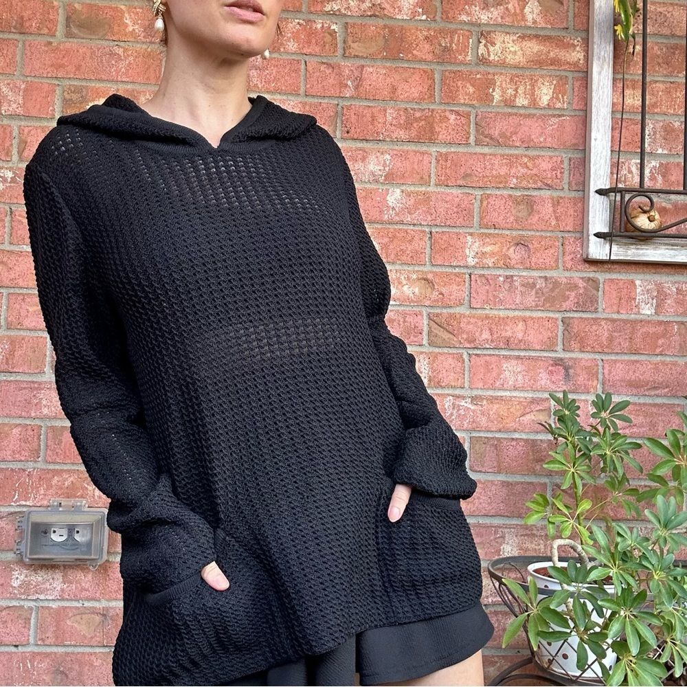 ST. JOHN Sport Black Open Waffle Knit Hooded Pullover M/L Athletic Resort Goth